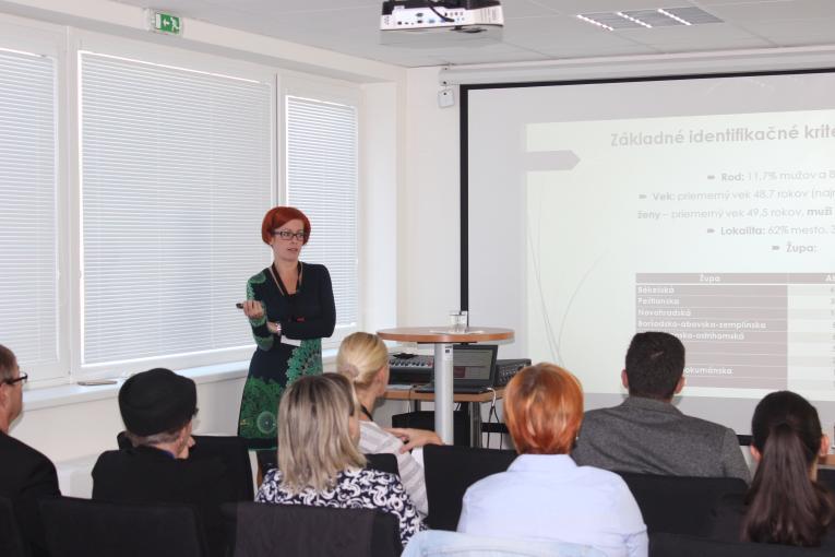 Svojou prednáškou otvorila konferenciu Mária Ďurkovská, vedúca projektu VEGA.