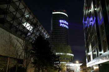 Špeciálna svetelná projekcia na budove Národnej banky Slovenska s nápisom #RúškoTiPristane v súvislosti s pandémiou koronavírusu 