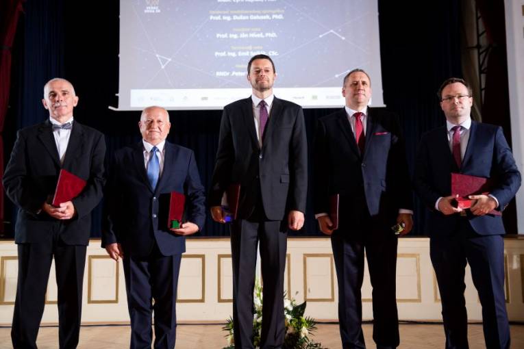 The laureates of the Scientist of the Year SR 2019 award