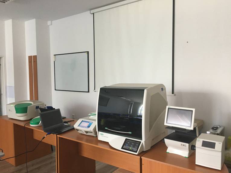 Kompletná zostava prístroja QX200 Droplet Digital PCR System