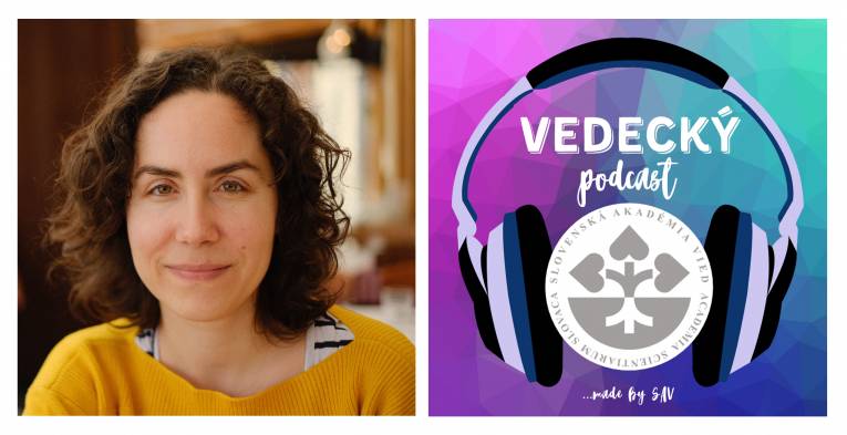 Moderátorkou Vedeckého podcastu SAV je Lucia Molnár Satinská z Jazykovedného ústavu Ľudovíta Štúra SAV