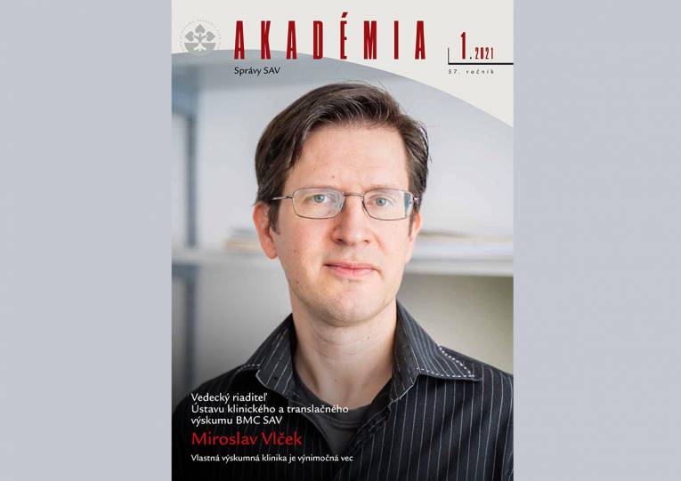 Vyšlo nové číslo časopisu Akadémia/Správy SAV. Na titulke Miroslav Vlček, vedecký riaditeľ Ústavu klinického a translačného výskumu BMC