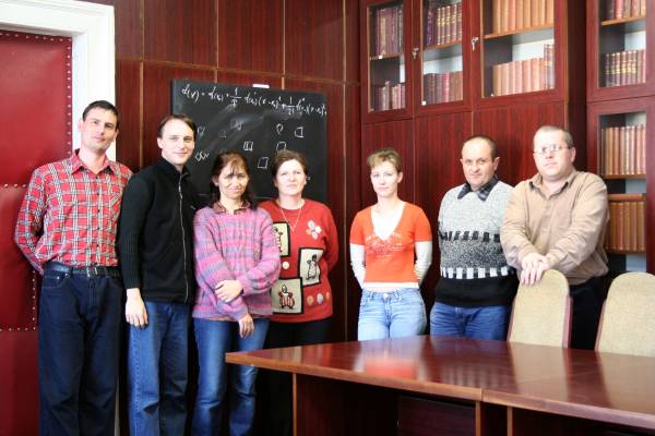Šťastný kolektív pracovníkov Geomagnetického observatória GFÚ SAV v Hurbanove (chýba kolega Mgr. Peter Dolinský).