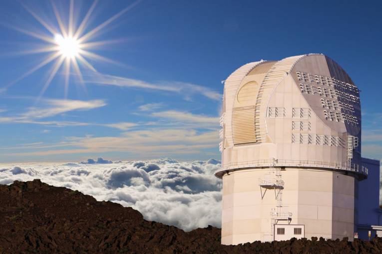 Slnečný ďalekohľad „Daniel K. Inouye Solar Telescope (DKIST)“ s priemerom hlavného zrkadla 4m, na observatóriu Haleakalā na ostrove Maui, Havaii. Kredit: NSO/AURA/NSF 