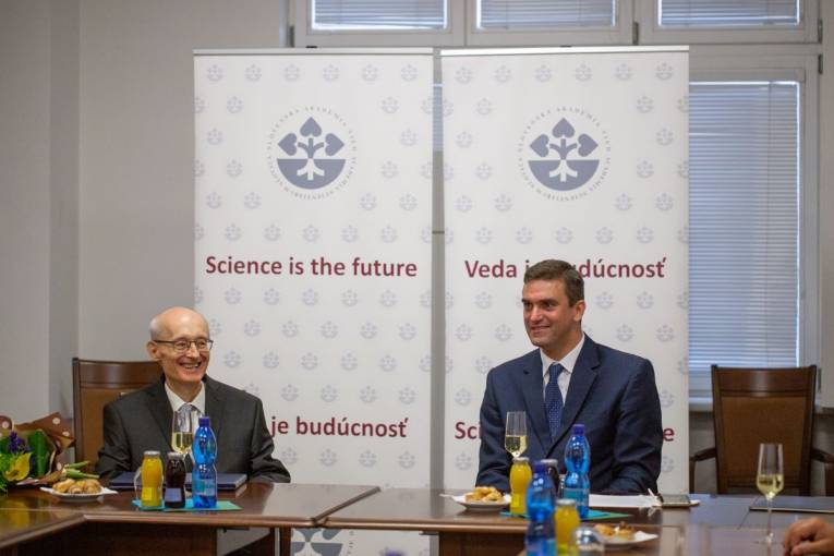 Prof. Michal Fečkan a podpredseda SAV pre 1. OV Martin Venhart