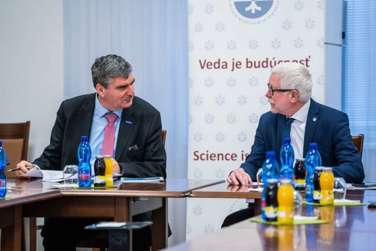 Slovinský veľvyslanec Stanislav Raščan s predsedom SAV Pavlom Šajgalíkom