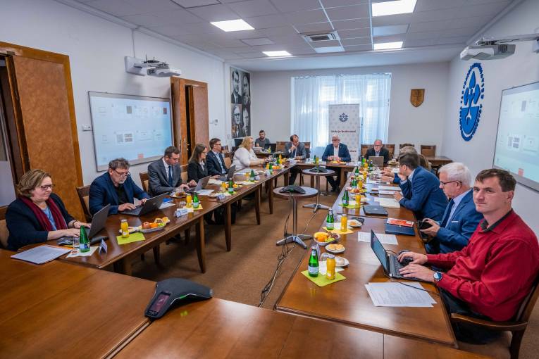 On Monday, October 9, 2023, the first meeting of the representatives of the Slovak Academy of Sciences with the new representatives of the International Advisory Committee (IAB) took place on the grounds of the Presidium of SAS