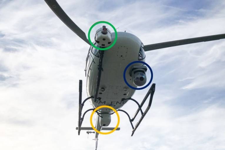 Vrtuľník s hyperspektrálnymi kamerami a lidarovými snímačmi
