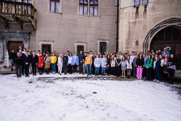 Účastníci a účastníčky konferencie Mladá nádej slovenskej vedy 2023 na Smolenickom zámku