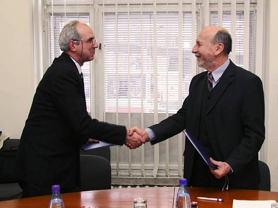 Prof. Hadjitodorov and prof. Ciampor at signing of a protokol