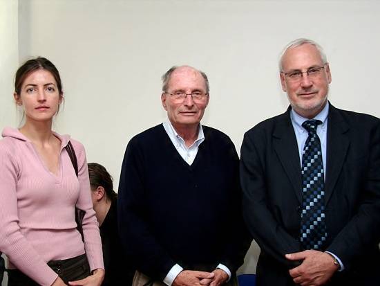Oxana Piatibratova, Gideon Steinitz a J. E. Zeev Boker, veľvyslanec Izraela v SR,  sa stretli na pôde Geofyzikálneho ústavu SAV.